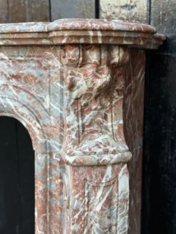 Cheminée de style Louis XV en marbre gris des Ardennes, vers 1880