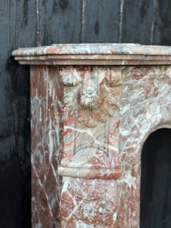 Cheminée de style Louis XV en marbre gris des Ardennes, vers 1880