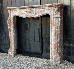 Cheminée de style Louis XV en marbre gris des Ardennes, vers 1880