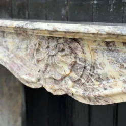 Cheminée de style Louis XV en marbre Brocatelle, vers 1880