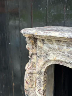 Cheminée de style Louis XV en marbre Brocatelle, vers 1880