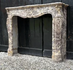 Cheminée de style Louis XV en marbre Brocatelle, vers 1880