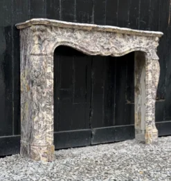 Cheminée de style Louis XV en marbre Brocatelle, vers 1880
