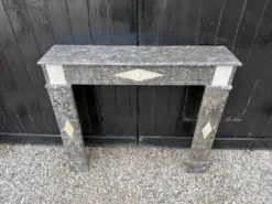 Cheminée directoire en marbre gris Sainte-Anne, début XIXème siècle