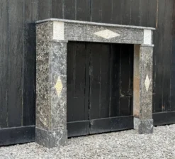 Cheminée directoire en marbre gris Sainte-Anne, début XIXème siècle