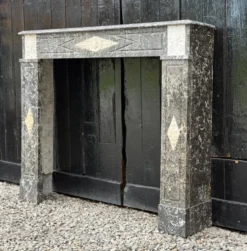 Cheminée directoire en marbre gris Sainte-Anne, début XIXème siècle