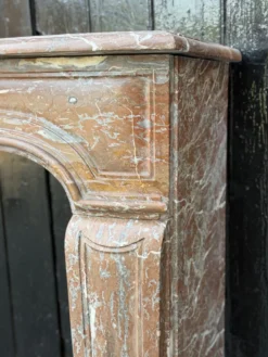 Cheminée Louis XV en marbre de Rance du XVIIIème siècle