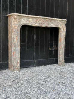 Cheminée Louis XV en marbre gris des Ardennes, XVIIIème siècle