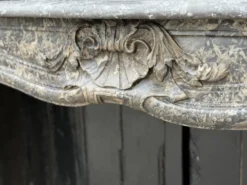Cheminée Louis XV en marbre gris Saint-Anne, XVIIIème siècle