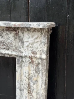 Cheminée Louis XVI en marbre gris des Ardennes, fin XVIIIème siècle