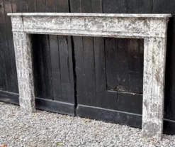 Cheminée Louis XVI en marbre gris des Ardennes, fin XVIIIème siècle
