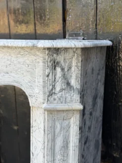 Cheminée modèle Pompadour en marbre bleu turquin vers 1880, une paire disponible