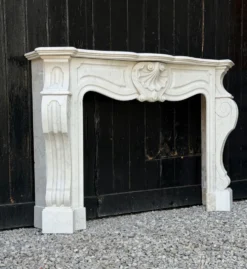 Cheminée Napoléon III en marbre blanc de Carrare, vers 1880