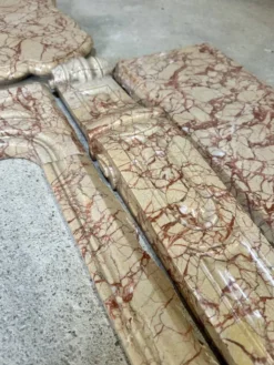 Cheminée pompadour en marbre jaune de Trets style Louis XV 19e siècle