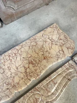 Cheminée pompadour en marbre jaune de Trets style Louis XV 19e siècle