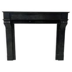 Cheminée époque Napoléon III a corbeau en marbre noir . XIX siècle .