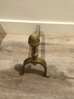 Chenets de cheminée néoclassique pomme de pin bronze