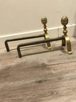 Chenets de cheminée néoclassique pomme de pin bronze