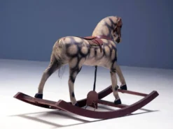 Cheval à bascule ancien, années 1940, Tchécoslovaquie