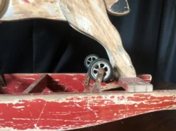 Cheval à bascule avec roulettes