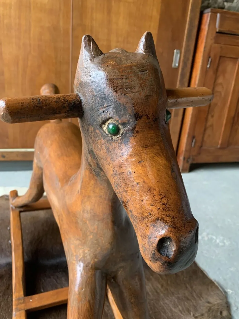 Cheval à bascule en bois
