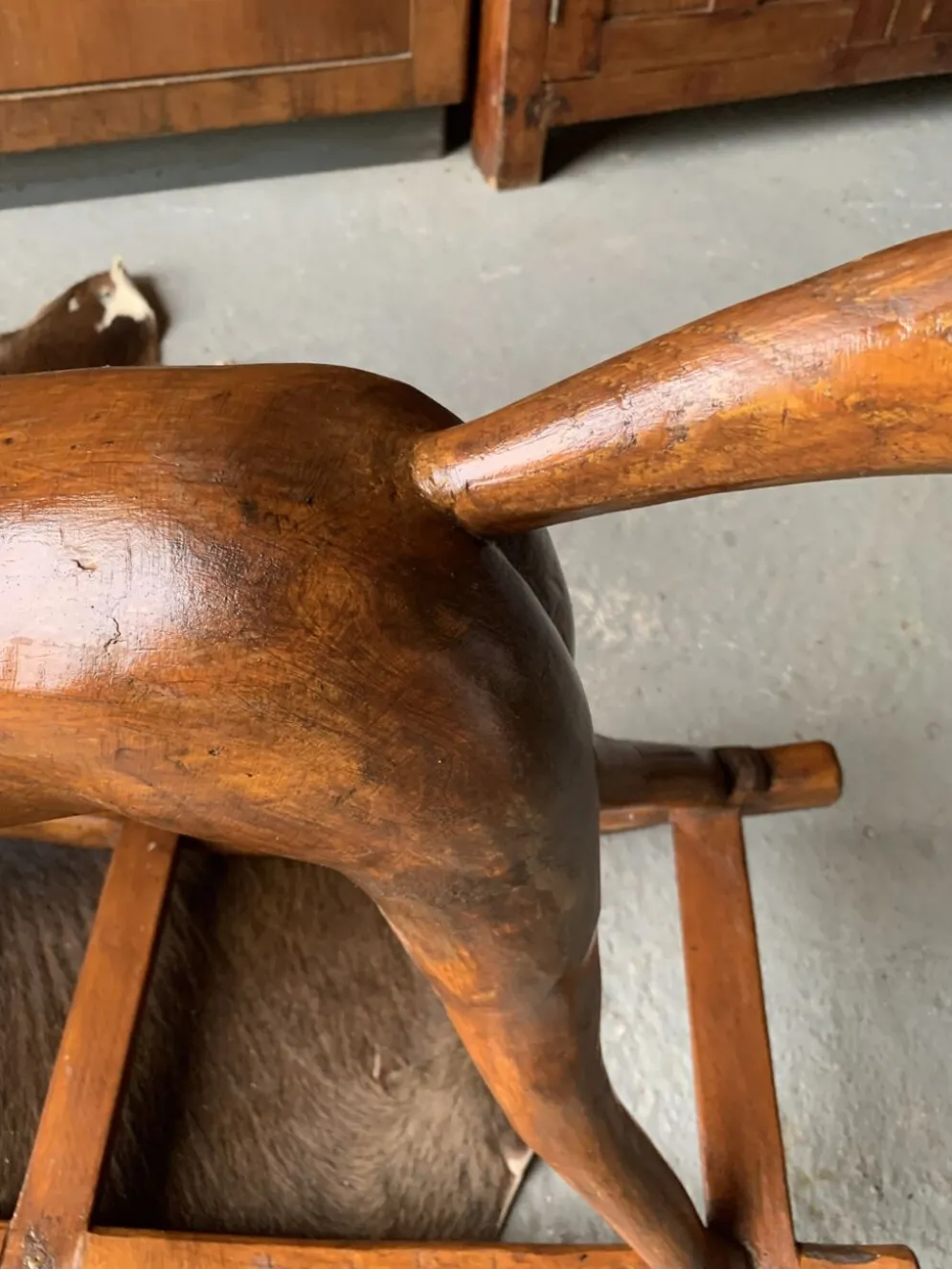 Cheval à bascule en bois