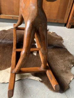 Cheval à bascule en bois
