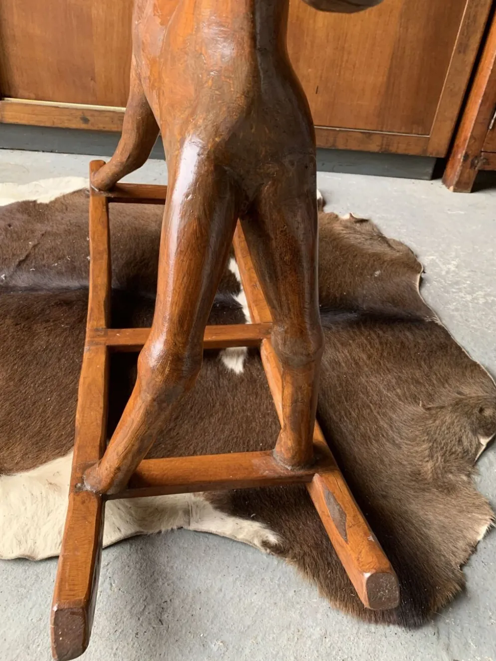 Cheval à bascule en bois