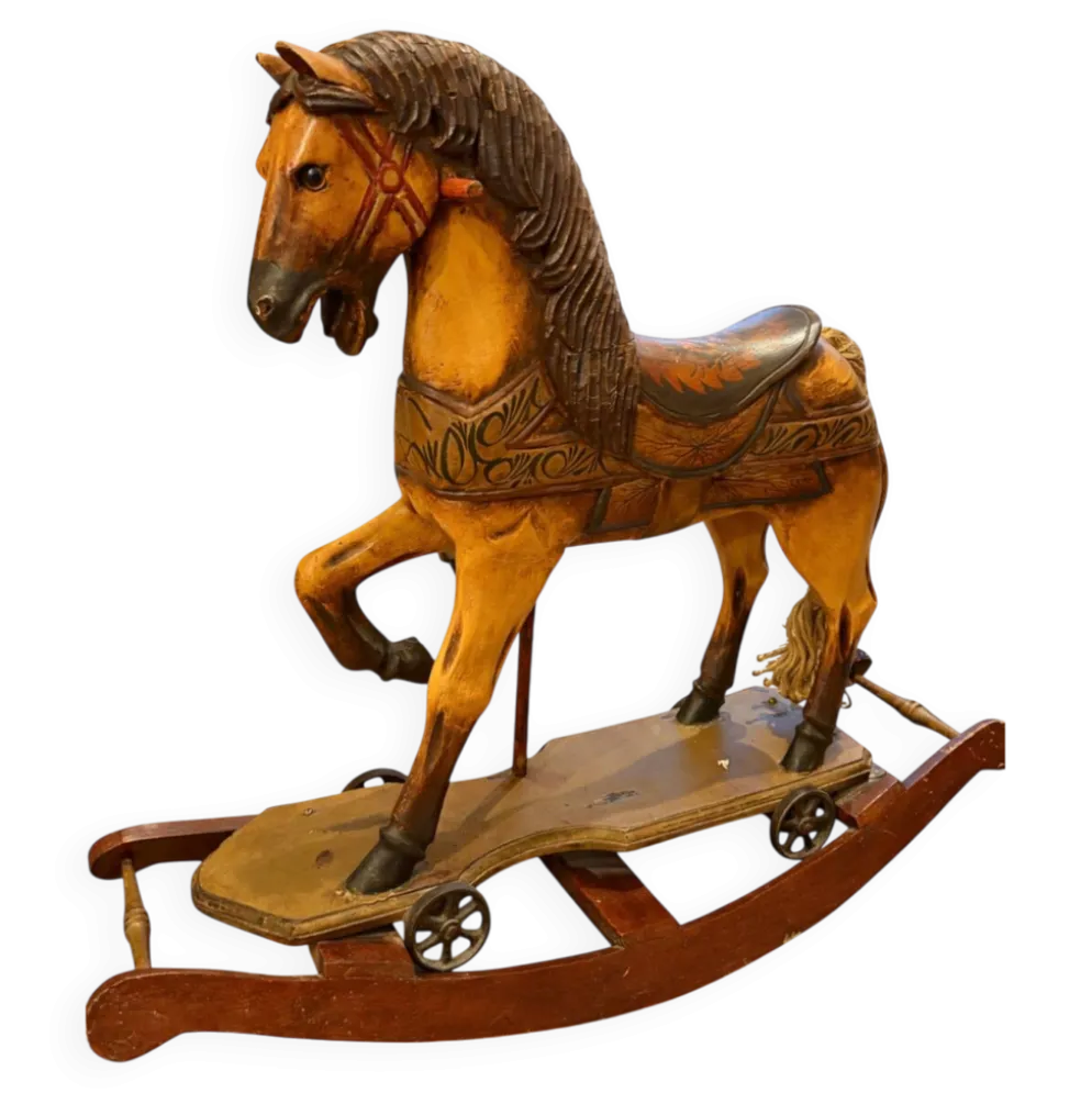 Cheval à bascule en bois ancien avec peinture d'origine, sculpté à la main.