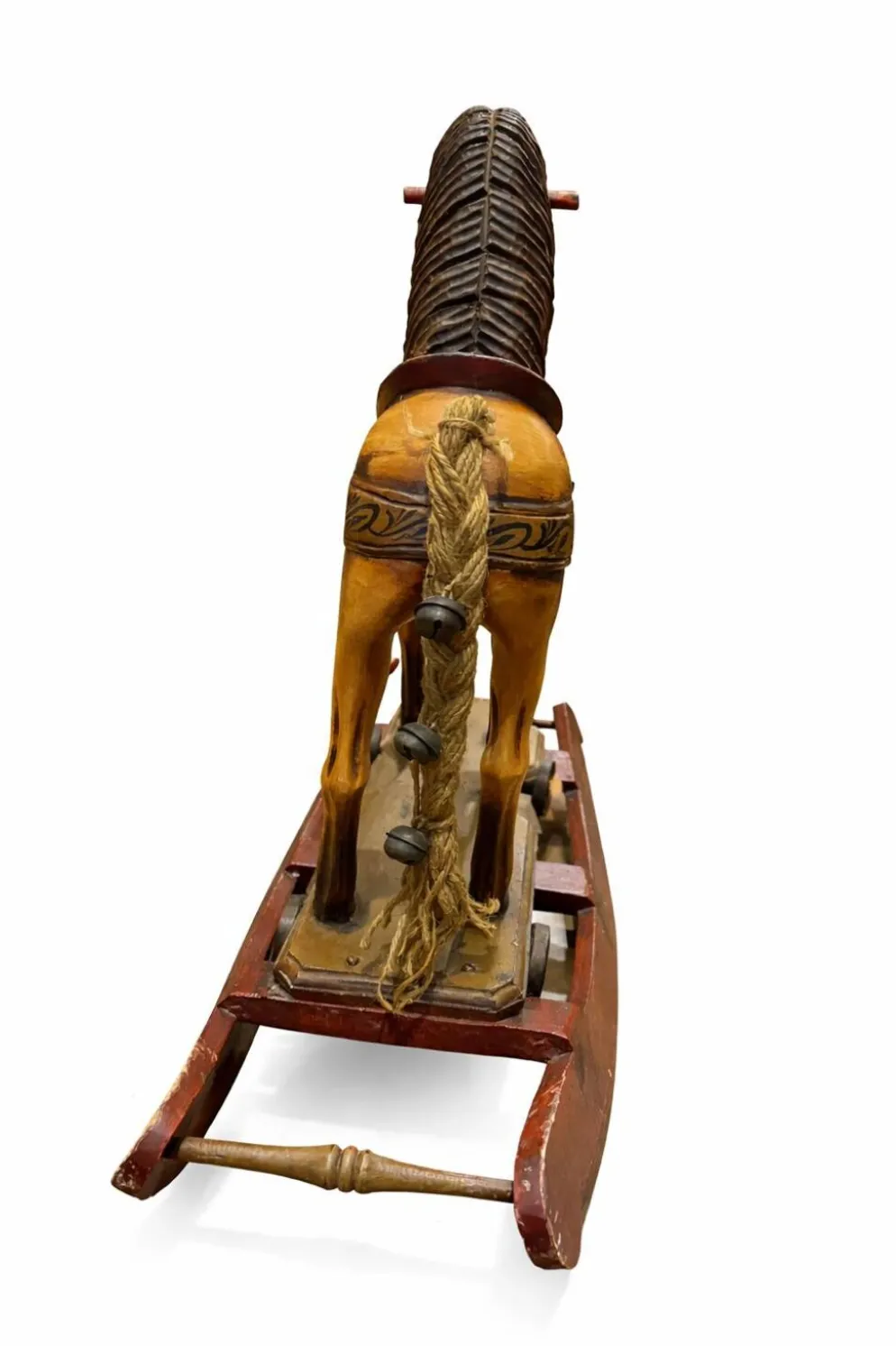 Cheval à bascule en bois ancien avec peinture d'origine, sculpté à la main.