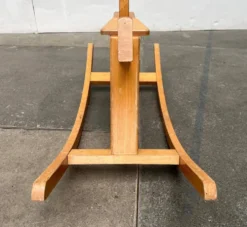 Cheval à bascule en bois du milieu du siècle, années 1960