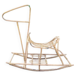 Cheval à bascule en rotin