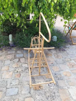 Cheval à bascule en rotin