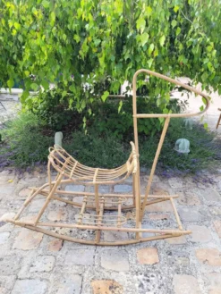 Cheval à bascule en rotin