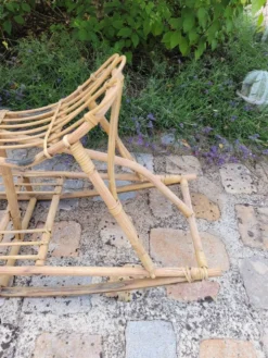 Cheval à bascule en rotin