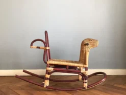 Cheval à bascule en rotin et bambou