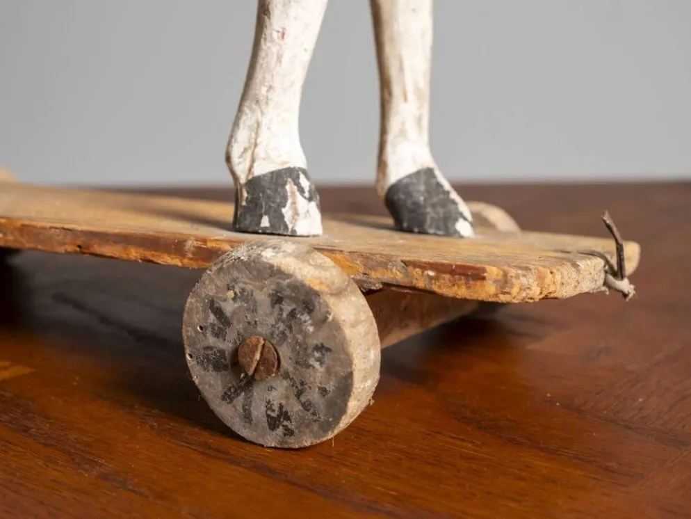 Cheval en bois ancien sur roues, début du 20e siècle