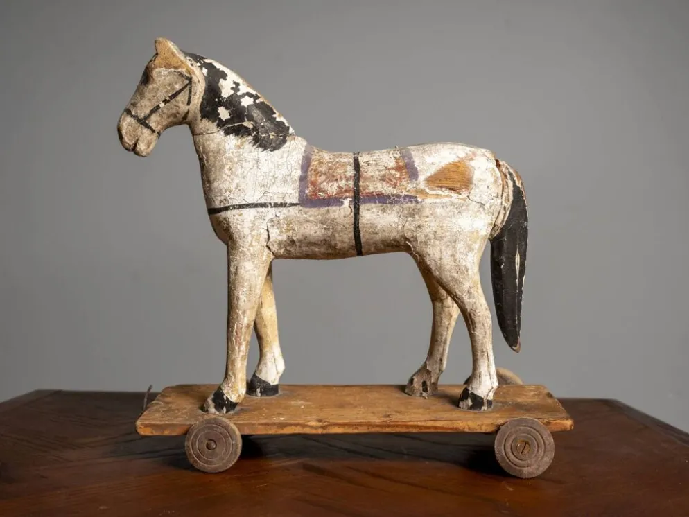 Cheval en bois ancien sur roues, début du 20e siècle