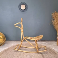 Cheval en rotin