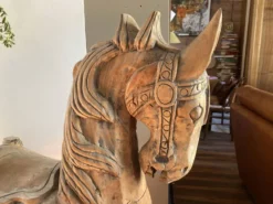 Cheval indien en bois