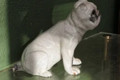 Chien, bouledogue, en terre cuite de Bavent