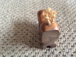 Chien en bois