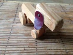 Chien en bois