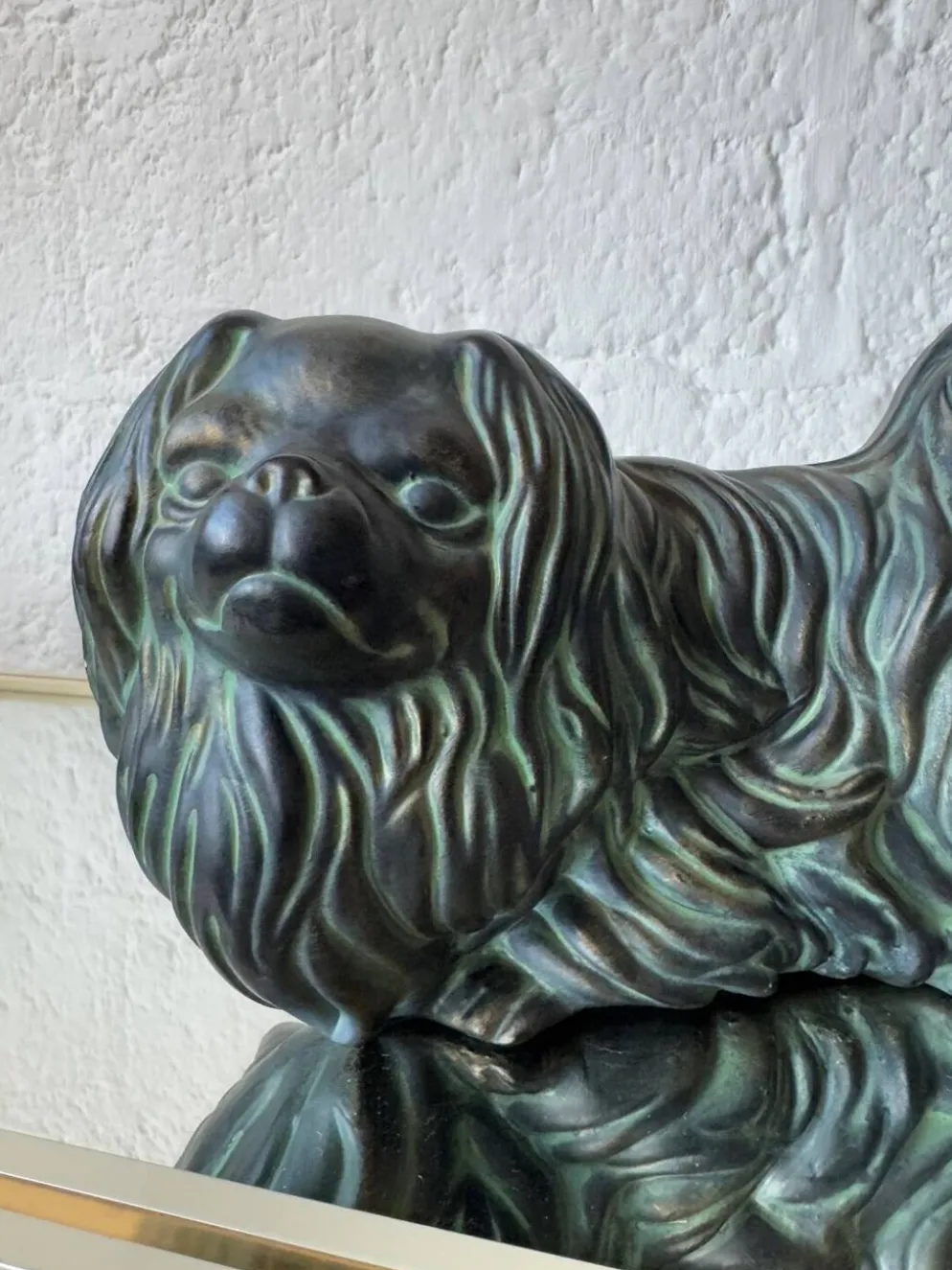 Chien pékinois céramique patine bronze années 60