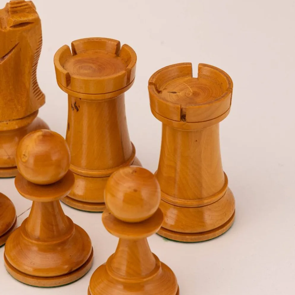 Échiquier anglais Staunton vintage des années 1950 en étui.