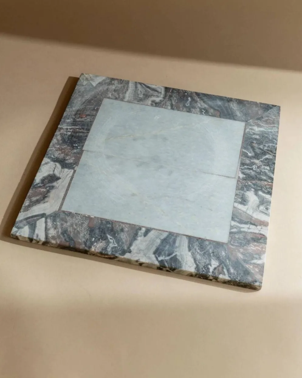 Échiquier en marbre vintage en pierre grise et rose – Pièces sculptées à la main, plateau de 31x31 cm, design italien des années 1960