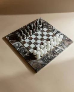 Échiquier en marbre vintage en pierre grise et rose – Pièces sculptées à la main, plateau de 31x31 cm, design italien des années 1960