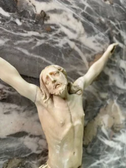 Christ en ivoire, fin XIXème siècle en ordre de CITES