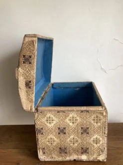 Coffre bombé en papier dominoté 19e