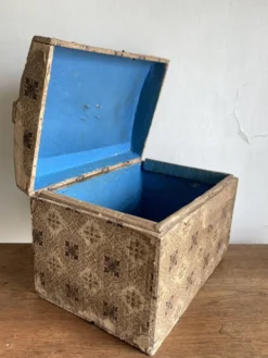 Coffre bombé en papier dominoté 19e